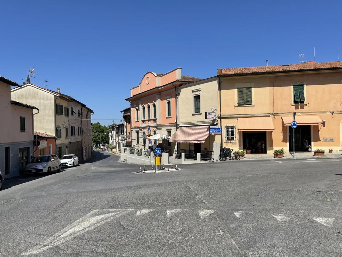 Toscana Holiday Village Монтополи-ин-Валь-д'Арно Экстерьер фото