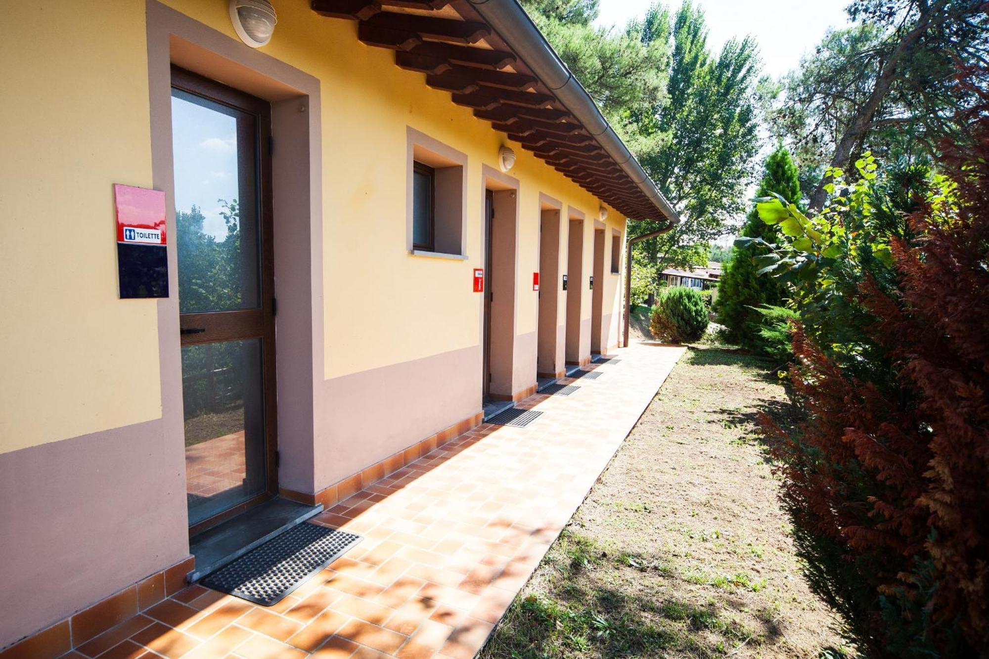 Toscana Holiday Village Монтополи-ин-Валь-д'Арно Экстерьер фото